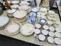 A LARGE COLLECTION OF DINNER AND TEA WARES, TO INCLUDE; A PART 'MAJESTIC' TEA SERVICE, A PART