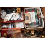 GOOD SELECTION OF 'OO' GAUGE MAINLY CAST AND OTHER METAL COMPONENTS AND PARTS to include; boxed