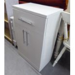 A WHITE HIGH GLOSS FINISH BATHROOM FLOOR CUPBOARD WITH A DRAWER OVER A TWO DOOR CUPBOARD, 1?8? WIDE,