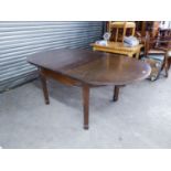 EDWARDIAN MAHOGANY EXTENDING OVAL DINING TABLE ON SQUARE TAPERING LEGS WITH EXTRA LEAF