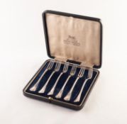 SET OF SIX STERLING SILVER PASTRY FORKS, Birmingham import mark 1911, in case