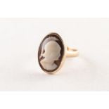 ANTIQUE GOLD AND SHELL CAMEO RING, the collet set oval cameo carved with a helmeted head, 5gms, ring