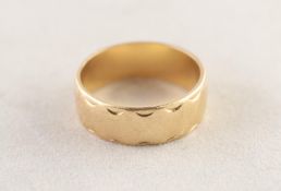 18ct GOLD BROAD WEDDING RING, 4.6 gms, ring size M/N