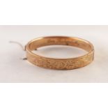9ct GOLD HING OPENING BANGLE, the top engraved with scrolls, 3/8in (1cm) wide, Birmingham 1977, 16.2
