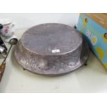 A LARGE ELECTROPLATE CIRCULAR CAKE STAND RAISED ON SMALL CLAW FEET, 20" DIAMETER