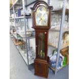 A MODERN MAHOGANY GRANDMOTHER CLOCK WITH WEIGHT DRIVEN MOVEMENT, GLASS PANELLED DOOR, ARCHED BRASS