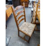 A SET OF 6 OAK LADDER BACK DINING CHAIRS, WITH DROP-IN SEATS COVERED IN FLORAL TAPESTRY, ON TURNED
