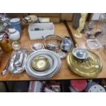 VARIOUS PIECES OF ELECTROPLATE AND BRASS ITEMS TO INCLUDE; SILVER PLATE LADLE, BUTTER DISH AND