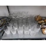 A GOOD SELECTION OF CRYSTAL AND ETCHED GLASSWARES TO INCLUDE; A SET OF SIX 'WATERFORD' TUMBLERS,