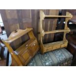 A SMALL OAK PLATE RACK, HAVING THREE SHELVES AND THREE SMALL DRAWERS, AND A SMALL MURAL WALL