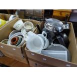 A LARGE QUANTITY OF KITCHEN WARES TO INCLUDE; JELLY MOULDS, PYREX DISHES, GLASS JUGS, PANS, CUTLERY,