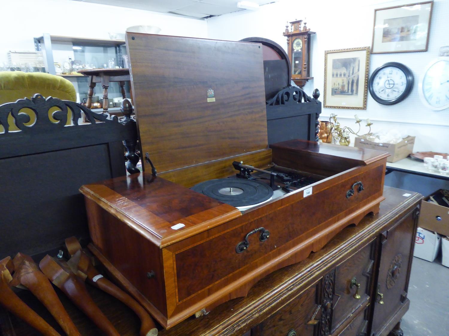 DYNATRON WALNUTWOOD AND MAHOGANY CROSSBANDED RADIOGRAM, IN QUEEN ANNE STYLE CASE, WITH LIFT-UP TOP