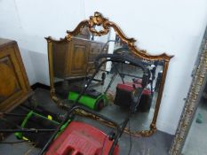 A LARGE CARTOUCHED SHAPED WALL MIRROR, IN GILT ROCOCO FRAME