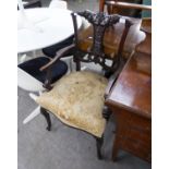 AN EDWARDIAN MAHOGANY ARMCHAIR, HAVING CARVED BACK AND UPHOLSTERED SEAT ON CABRIOLE FRONT LEGS