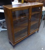 A TWO DOOR BOOKCASE/DISPLAY CABINET