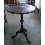 AN ANTIQUE MAHOGANY TRIPOD TABLE WITH CIRCULAR DISHED TOP