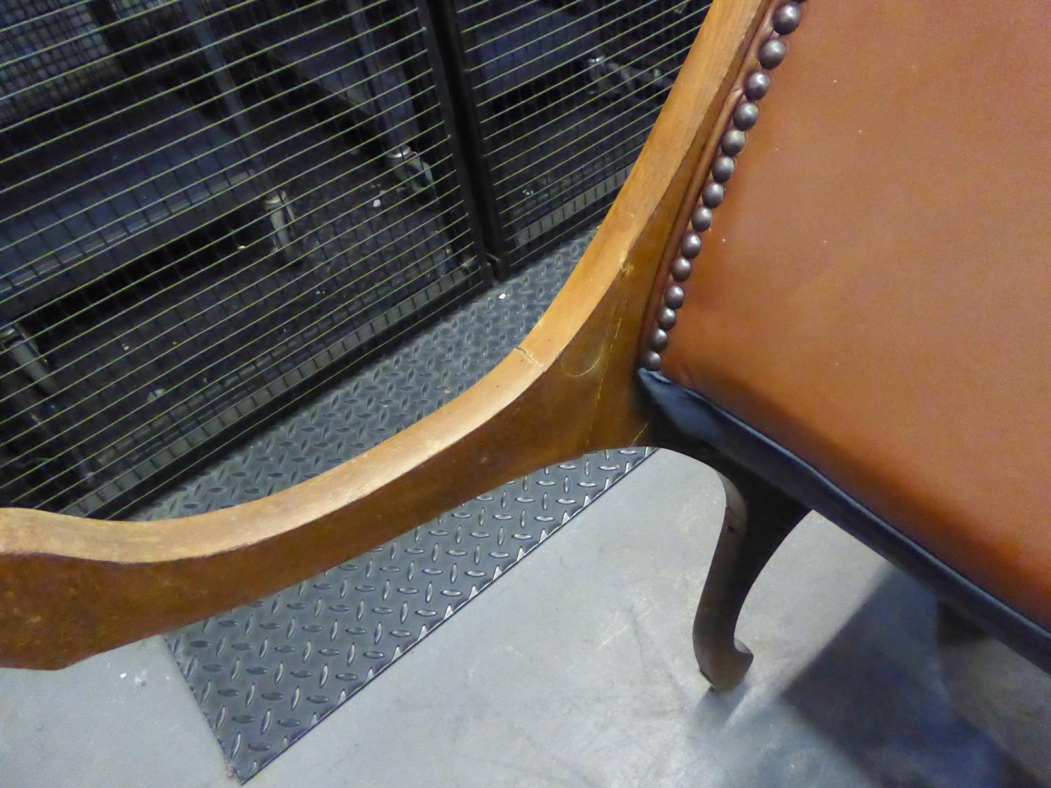 A REPRODUCTION BROWN LEATHER UPHOLSTERED REGENCY  REVIVAL CHAIR (BOTH BACK LEGS HAVING BEEN - Image 3 of 3