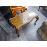 A CARVED AND FIGURED WALNUT SERPENTINE OBLONG COFFEE TABLE, ON CARVED CABRIOLE LEGS AND THE LOOSE