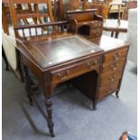 ANTIQUE GOOD QUALITY MAHOGANY KNEEHOLE DESK/BUREAU, HAVING FOUR DRAWERS AND LEATHER INSET WITH
