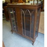 AN EARLY TWENTIETH CENTURY MAHOGANY BOW FRONTED DISPLAY CABINET