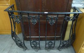 A SMALL BLACK PAINTED METAL BALCONY RAILING