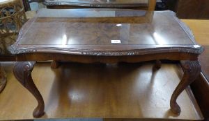 A MODERN BURR WALNUTWOOD OBLONG COFFEE TABLE WITH GLASS PROTECTOR TOP AND AN OCCASIONAL TABLE/