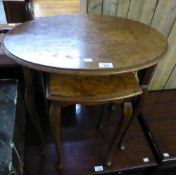 A FIGURED WALNUTWOOD NEST OF TWO OVAL COFFEE TABLES, ON SLENDER CABRIOLE LEGS