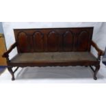 EARLY NINETEENTH CENTURY OAK SETTLE, of typical form with five arched panels to the back, down