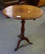 VICTORIAN MAHOGANY OVAL OCCASIONAL TABLE, ON BALUSTER COLUMN AND TRIPOD BASE, 1'7" WIDE