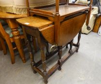 AN OAK OVAL GATELEG DINING TABLE, ON BALUSTER LEGS