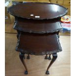 A NEST OF THREE MAHOGANY OVAL COFFEE TABLES, WITH MOULDED WAVY EDGES, ON SLENDER CABRIOLE LEGS, WITH