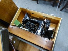 SINGER 99K SEWING MACHINE IN CASE WITH KEY