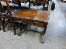 A MAHOGANY SMALL SOFA TABLE STYLE COFFEE TABLE