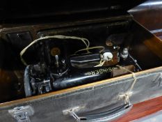 A VINTAGE SINGER ELECTRIC PORTABLE SEWING MACHINE, IN RECTANGULAR PLYWOOD CASE