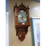 A MAHOGANY CASED WALL CLOCK, WITH SPRING DRIVEN MOVEMENT, ARCHED BRASS AND SILVERED DIAL, WITH