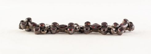 SILVER (925) CHAIN BRACELET with six links, each set with five garnets