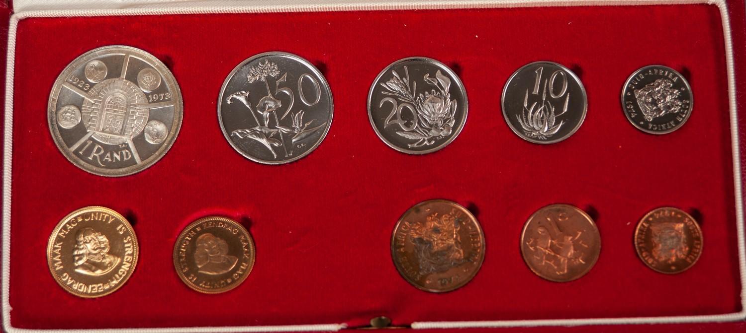 1974 SOUTH AFRICAN TEN COIN SET INCLUDING A GOLD 2 RAND AND A GOLD 1 RAND COIN, both mint, 12.1g, in - Image 2 of 2