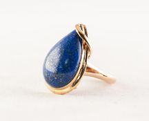 14ct GOLD RING SET WITH CABOCHON TEAR SHAPED LAPIS LAZULI, 5.9 gms, ring size N