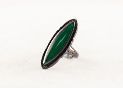 SILVER AND OVAL GREEN JADITE RING