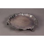 EDWARD VII ELKINGTON & Co, SILVER SMALL SALVER, of typical form with engraved floral centre, shell