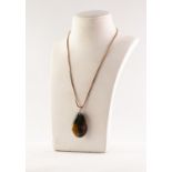 9ct GOLD FINE CHAIN NECKLACE, 15in (38cm) long, 3 gms and the BROWN HARDSTONE OVAL PENDANT
