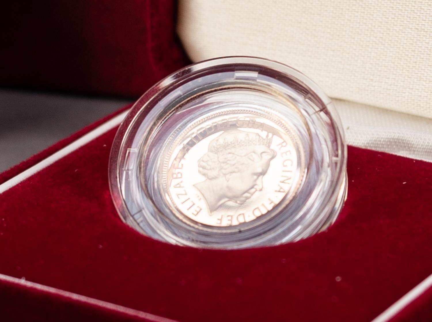 ROYAL MINT CASED AND ENCAPSULATED ELIZABETH II LIMITED EDITION GOLD PROOF HALF SOVEREIGN 2001 ( - Image 3 of 3