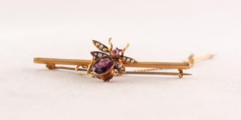 9ct GOLD INSECT BAR BROOCH, the body collet set with an oval amethyst, the four wings set with