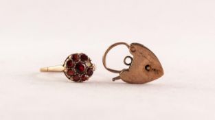 9ct GOLD RING SET WITH A CLUSTER OF NINE GARNETS, ring size P and a 9ct GOLD PADLOCK PATTERN