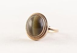 9ct GOLD RING, collet set with a cabochon oval banded agate stone, 4gms gross, ring size N