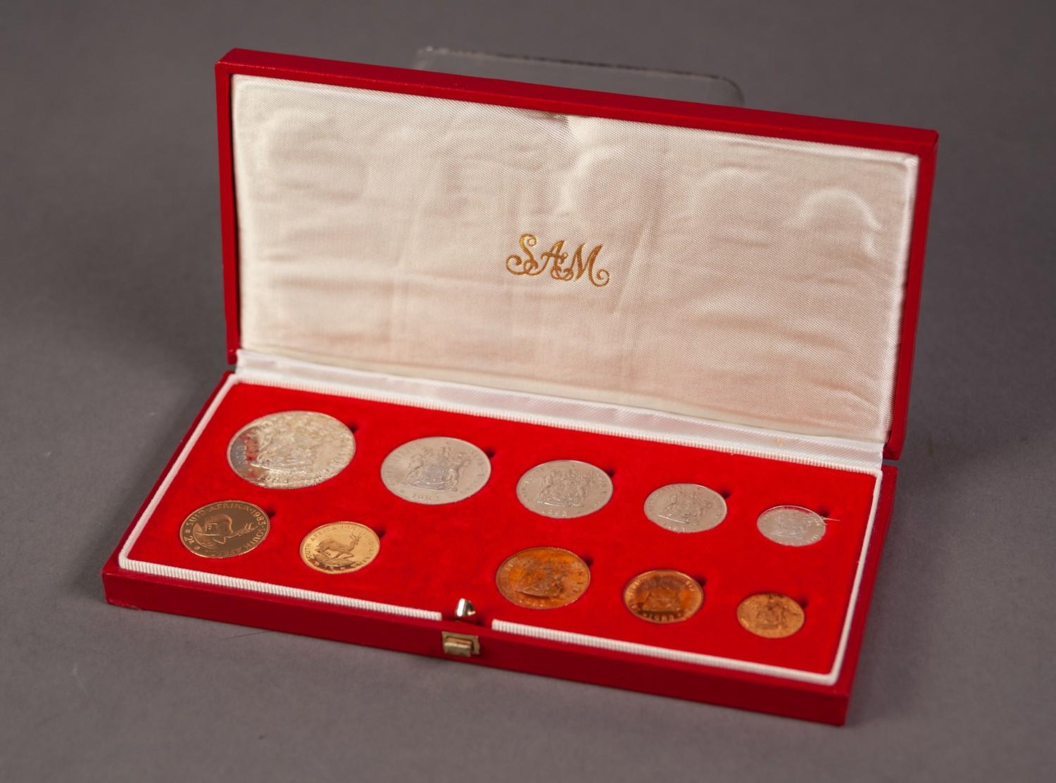 1983 SOUTH AFRICAN TEN COIN SET INCLUDING A GOLD 2 RAND AND A GOLD 1 RAND COIN, both mint, 12.1g, in