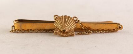 9ct GOLD TIE CLIP with scollop shell motif pendant on two fine chains, 'For 10 Years Service', 9.8