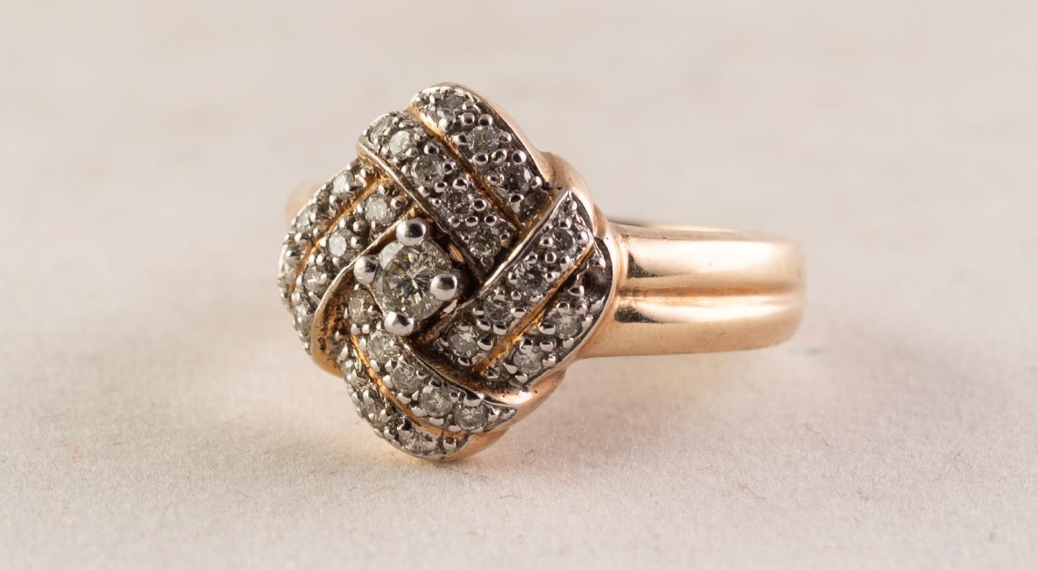 9ct GOLD AND DIAMOND SQUARE KNOT PATTERN DIAMOND CLUSTER RING set with centre diamond