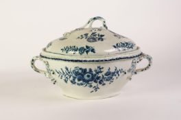 AN EIGHTEENTH CENTURY ROYAL WORCESTER PORCELAIN QUATREFOIL SHAPED TUREEN AND COVER, the base with