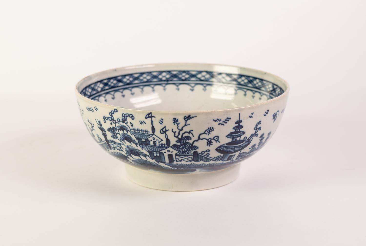LATE 18th CENTURY, PROBABLY LIVERPOOL, PEARLWARE BOWL painted in underglaze blue with an, almost